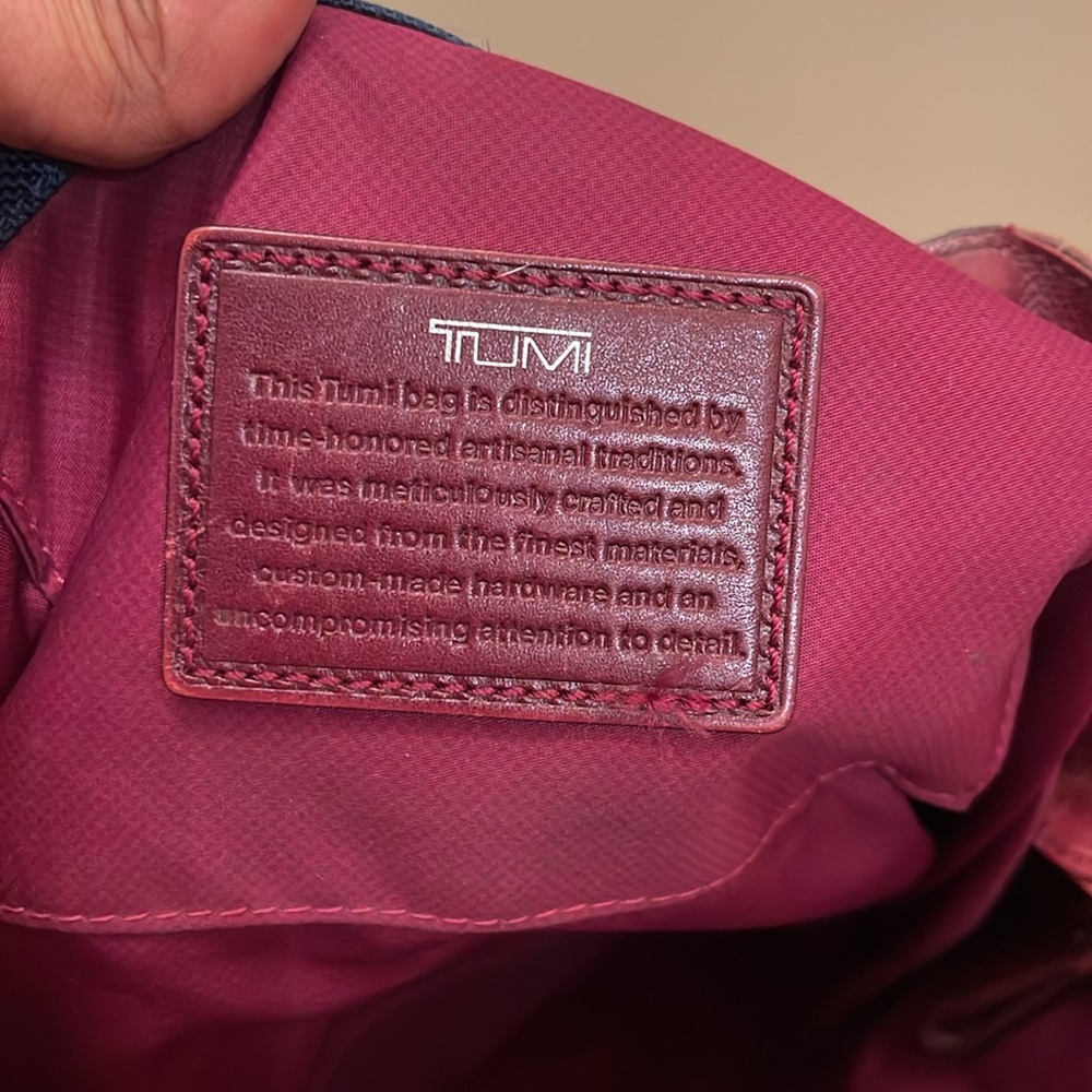 Tumi please check all picture of condition - Picture 14 of 17